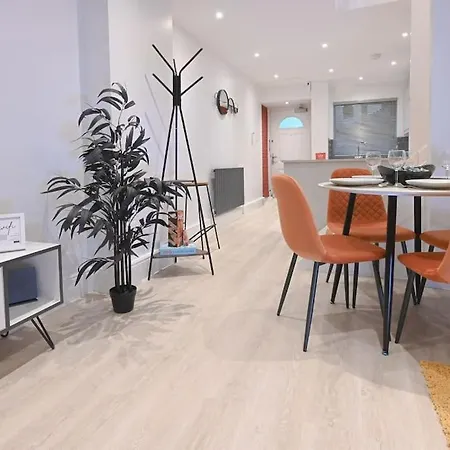 Modern 2 Bed Split Level Maisonette With Parking London Exterior photo