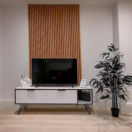 Modern 2 Bed Split Level Maisonette With Parking London Exterior photo